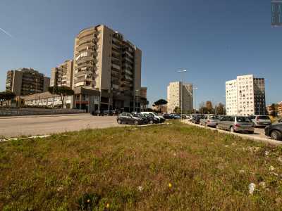 Negli anni 70 la storia urbanistica del quartiere registr� per� una crescita edilizia notevole: furono innalzati alti grattacieli senza balconi chiamati �di cartone� per il loro colore grigio